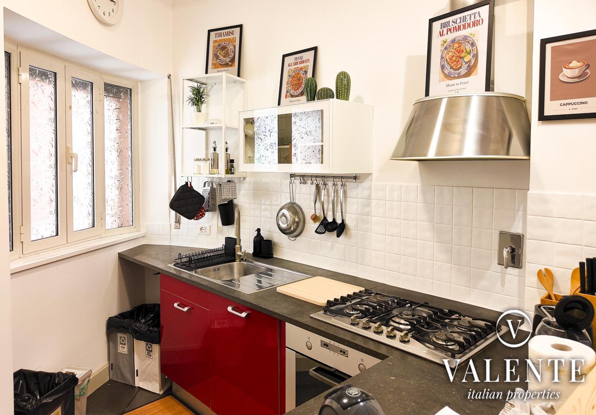 Appartamento Piramide - 20min Walking From Colosseum - 1min From Metro Station - Valente Italian